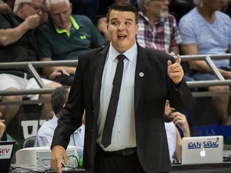 דניאל סאואנה. החזיר את מכבי חיפה לליגת העל (צילום: עודד קרני)