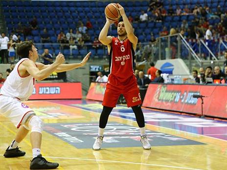 "כיף לשחק עם שחקנים כמו בלאט" (מנהלת)