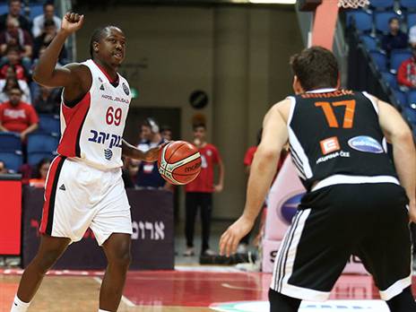 ימשיך לשנה שנייה בירושלים. בראון (אלן שיבר)