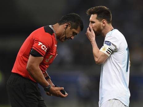 מסי. זעם על השיפוט (Getty)