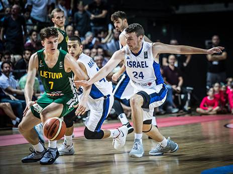 אלבר חוטף כדור ומוביל את ישראל למחצית ראשונה מעולה (עודד קרני)