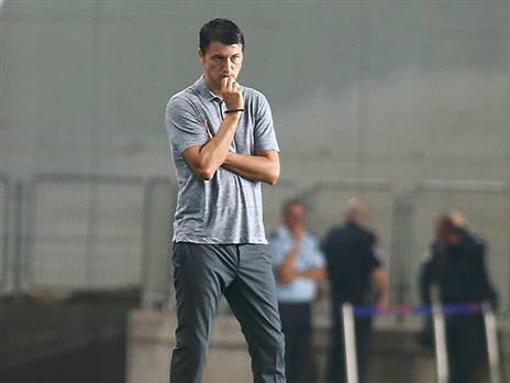 איביץ'. ההנהלה מאחוריו (אלן שיבר)