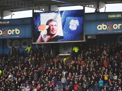 פיפ"א החליטה על פשרה. טקס לזכרו של סאלה (getty)