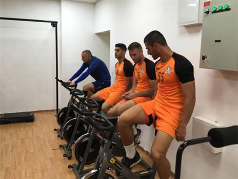 תורג'מן ושחקניו באימון (סקציה נס ציונה, רשמי)