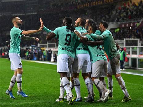 נשארו קרובים ליובנטוס. שחקני אינטר חוגגים (GETTYIMAGES)