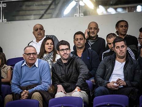 אלון. עודד את שחקניו (עודד קרני)