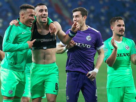 "עשינו בית ספר לכדורגל להפועל ת"א" (אלן שיבר)