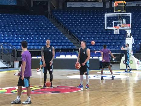 שחקני נהריה. בעיצומן של הכנות אחרונות