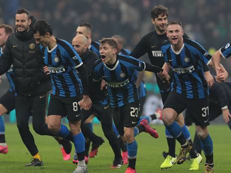 "לא איבדנו אמונה". שחקני אינטר חוגגים בסיום (getty)