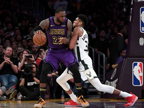 יאניס ולברון. ראש בראש (Getty Images)