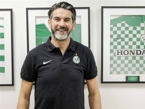 לא פספס הזדמנות למתוח את החברים. רוסו (האתר הרשמי)