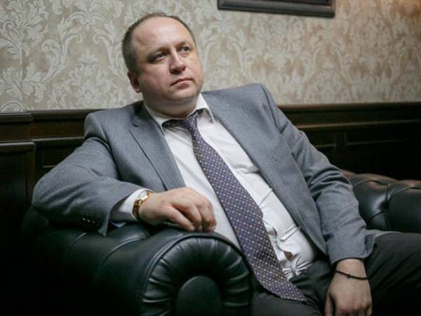 האוליגרך שערק, זייצב