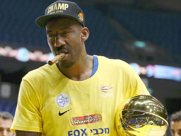 בתפקיד הג'וקר, סטודמאייר (אלן שיבר)