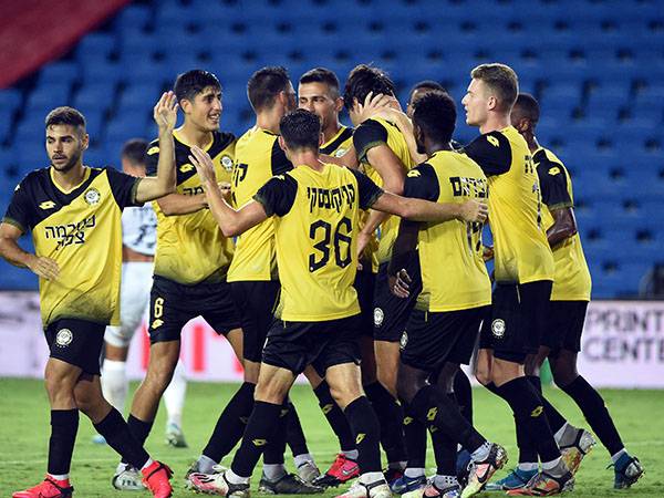 כל הקבוצה תיכנס לבידוד? (ברני ארדוב)