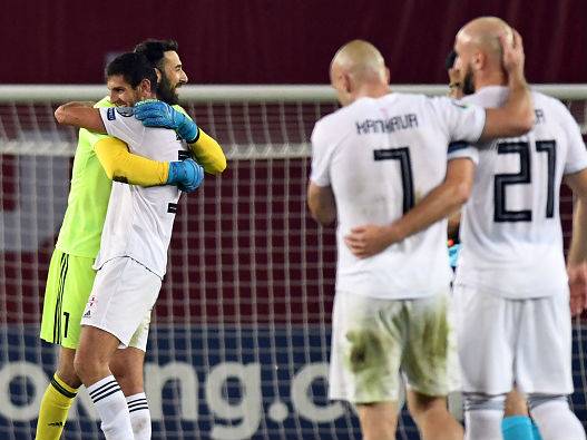 גארוגיה חוגגת, עוד ניצחון אחד ויש כרטיס ליורו (getty)