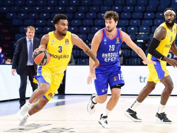 ג'ונס. הסתבך בתחתית (באדיבות אנדולו)