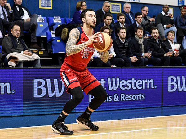 רגיל לצבע האדום. יורק