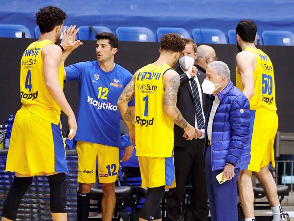 מעכשיו - הראש בדרבי. שחקני מכבי (צילום: אלן שיבר)