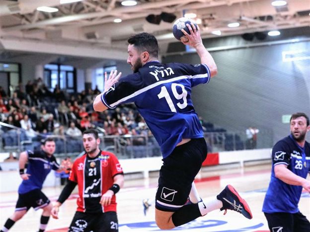 גולץ, חוזר לפעילות (הדר ואן קולא, איגוד הכדוריד)