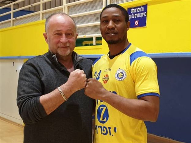 אובינה, עובר לצפון אחרי 11 שנים בחולון (צילום: מכבי קריית מוצקין)