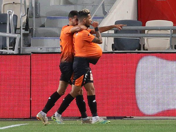 בוזגלו. משפחת בוזגלו לא על הגב שלו (אודי ציטיאט)