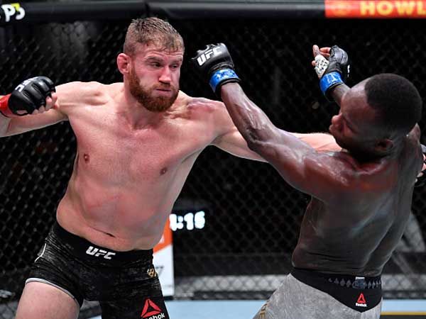 הענק הפולני הנחיל הפסד ראשון בקריירה לניגרי (Getty)