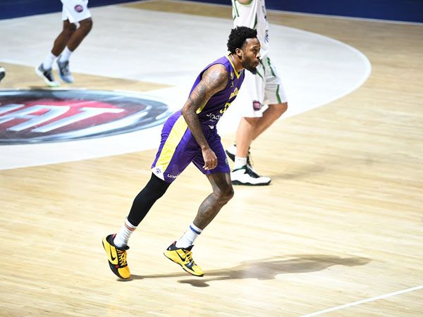 מיילס. הוביל קאמבק סגול (FIBA)