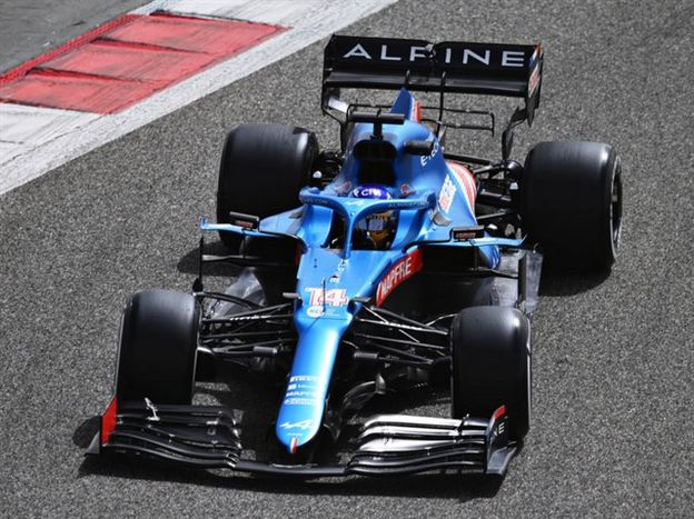 אלונסו במכונית אלפין