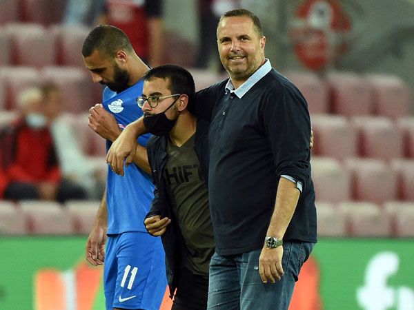 יכול לחייך, מגיע לו. בן שמעון (ברני ארדוב)