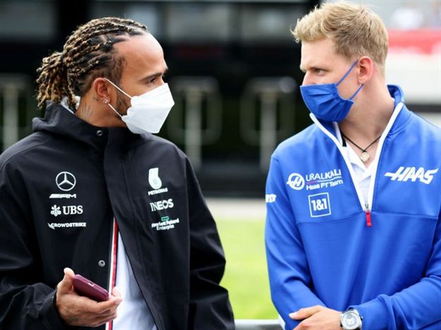 מיק שומאכר ו-לואיס המילטון (צילום: Getty)