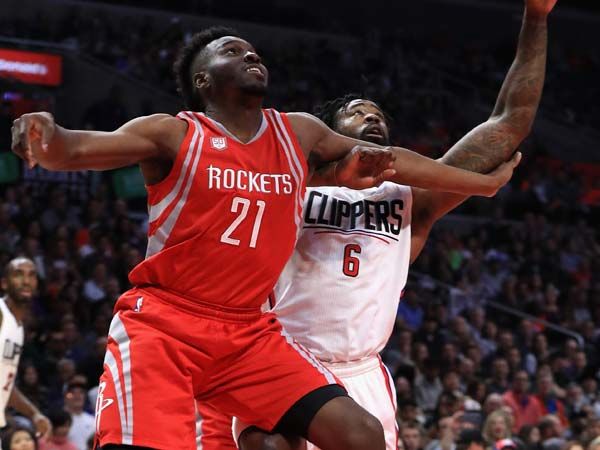 אונוואקו במדי יוסטון. מיעט לשחק (Getty)