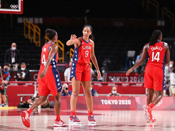 נבחרת הנשים של ארה"ב עם מאזן מושלם (getty)