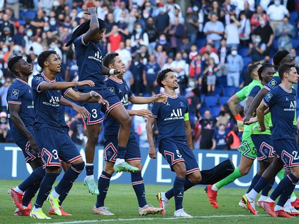 הפריזאים מושלמים בחמישה מחזורים