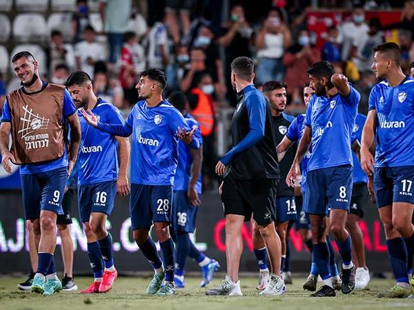 הכחולים מרוצים (אנצ'ו גוש, סוכנות ג'ני)