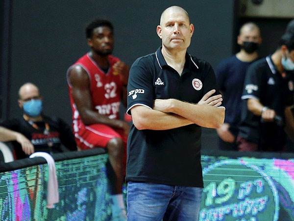 לא מסתגל לכדורסל שלו. עמיאל (צילום: אלן שיבר)