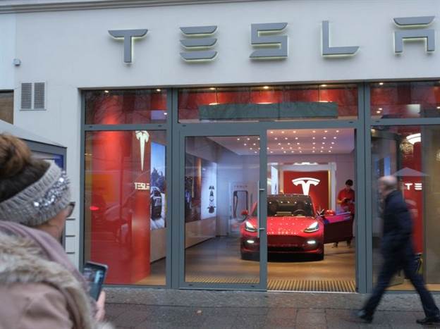 סוכנות טסלה בברלין (צילום: Getty)