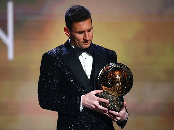 עם חבר מוכר (Getty)