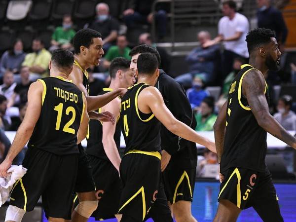 הגנה נהדרת של נתניה (באדיבות איגוד הכדורסל)