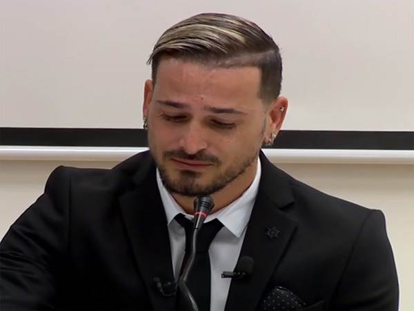 נפרד בדמעות. בוזגלו