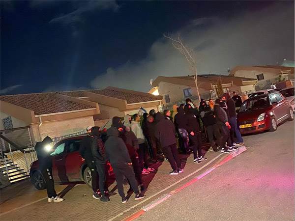 אוהדי בית"ר בהפגנה אתמול