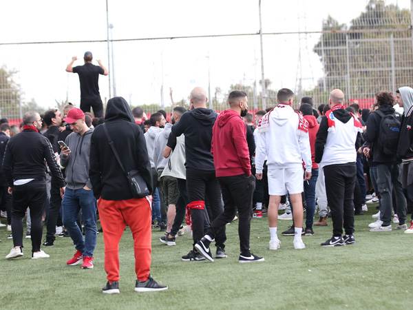 שחקני הפועל ת"א זכו לתמיכה (אודי ציטיאט)