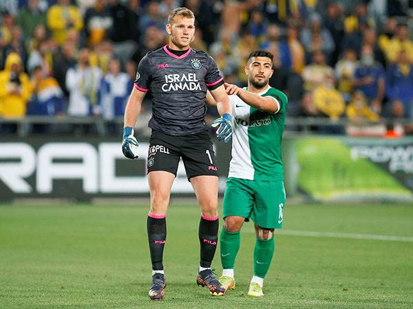 מוחמד אבו פאני. במועדון יקוו כי המקללים לעברו יגונו ויטופלו (אלן שיבר)