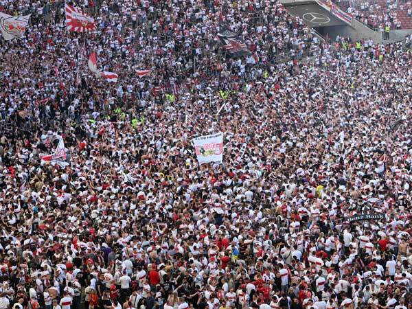 הקהל בשטוטגרט לא ידע את נפשו מרוב אושר (GETTY)