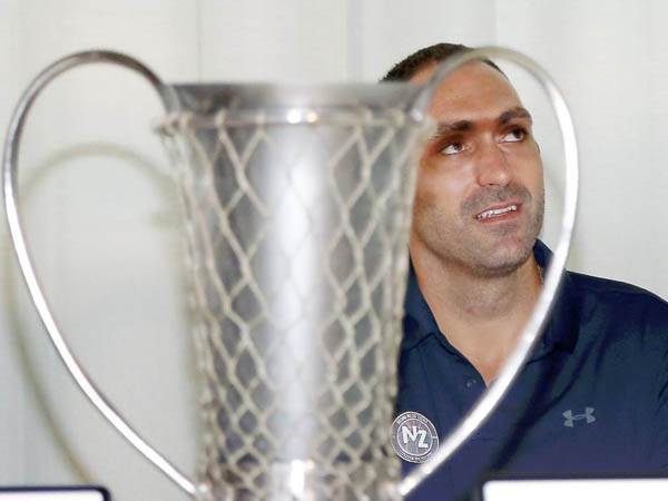 מספרו יופרש. דן (אלן שיבר)