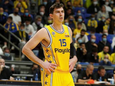 בדרך החוצה. כהן (אלן שיבר)