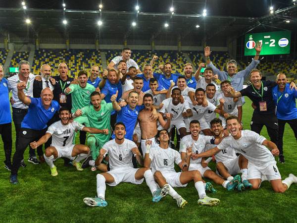 אל תתנו למקום שלהם להיתפס. שחקני נבחרת הנוער (UEFA)