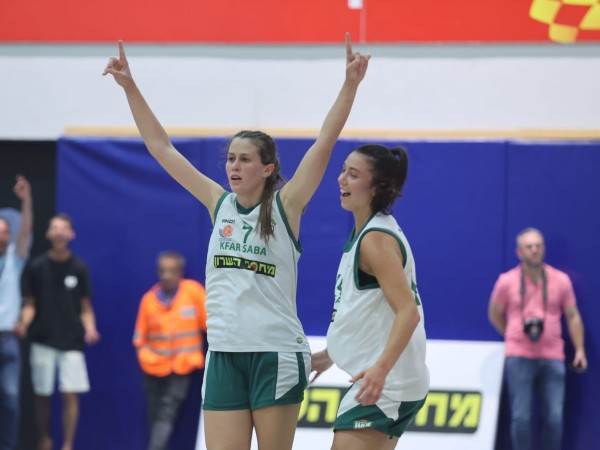 כפ''ס לאחר חגיגות האליפות (קרדיט: איגוד הכדורסל)