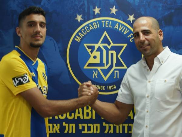 שון עדרי וסוכנו טל בן חיים (באדיבות מכבי תל אביב)