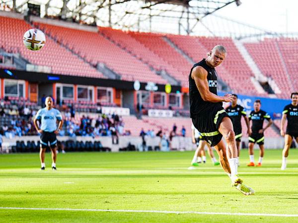 סיבה לדאגה? הולאנד (Matt McNulty - Manchester City/Manchester City FC)