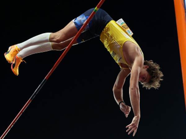 דופלנטיס עם עוד מדלית זהב (Photo by Maja Hitij/Getty Images)
